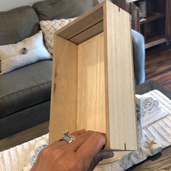 Farmhouse Decor - Picture 3 of 4